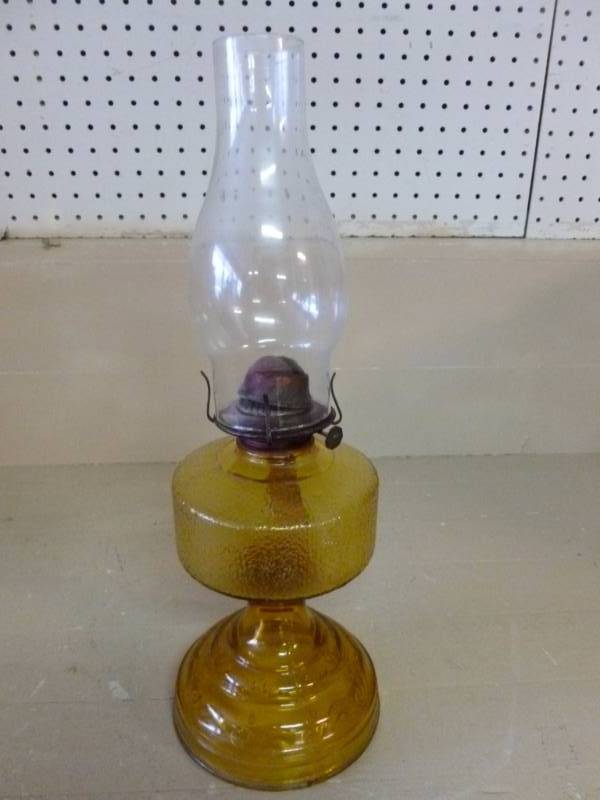 lot 75 image: Vintage Oil Lamp