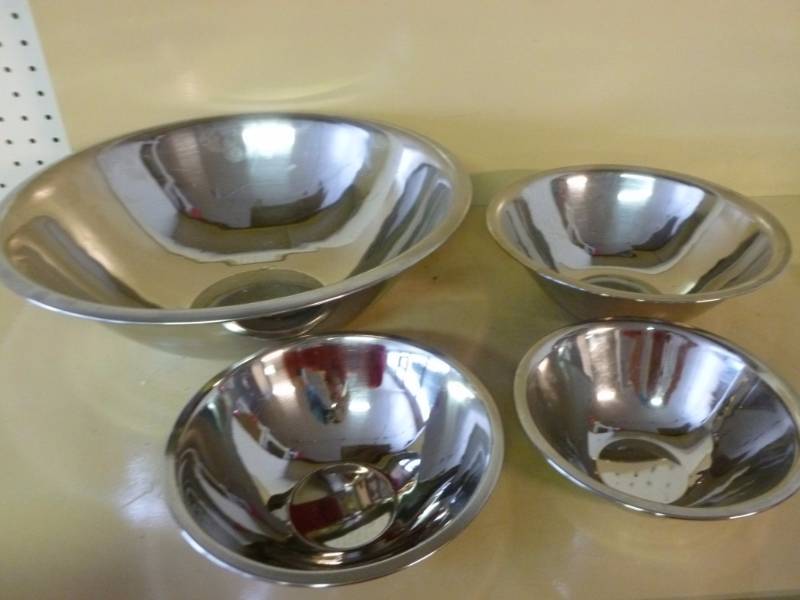 lot 78 image: Stainless Steel Bowl Set