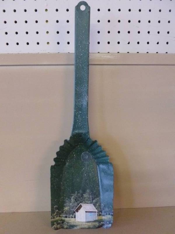 lot 93 image: Decorative