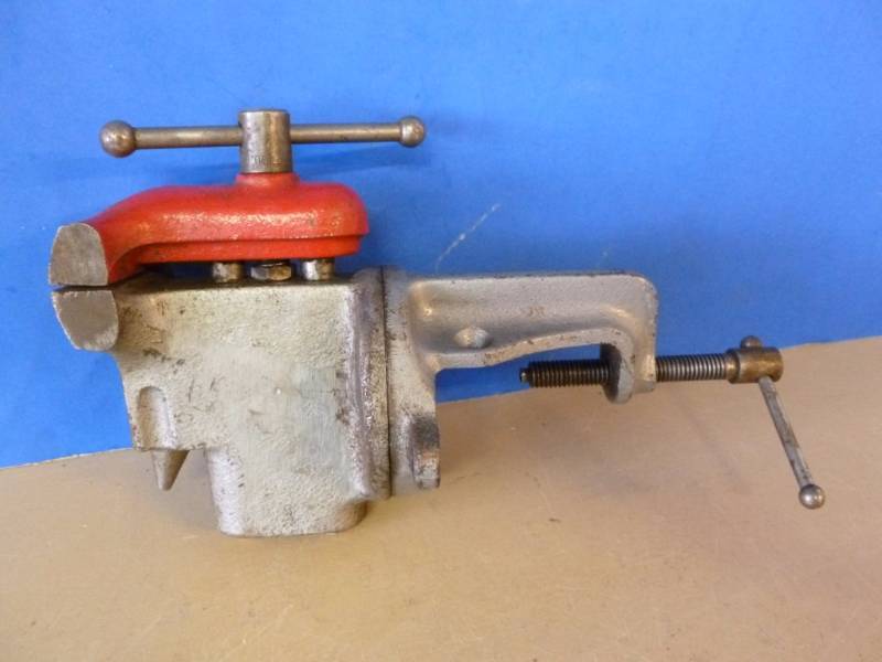 lot 106 image: Bench Vise
