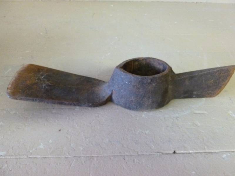 lot 112 image: Grub Hoe