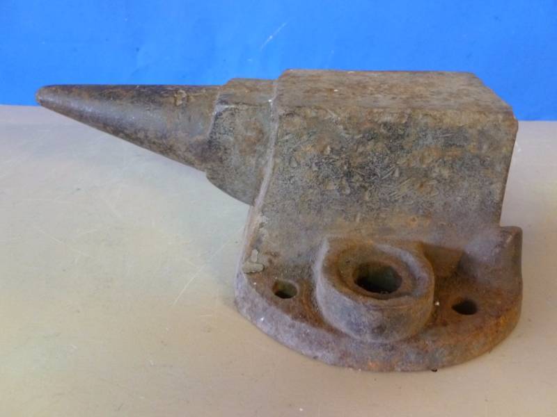 lot 115 image: Vintage Anvil