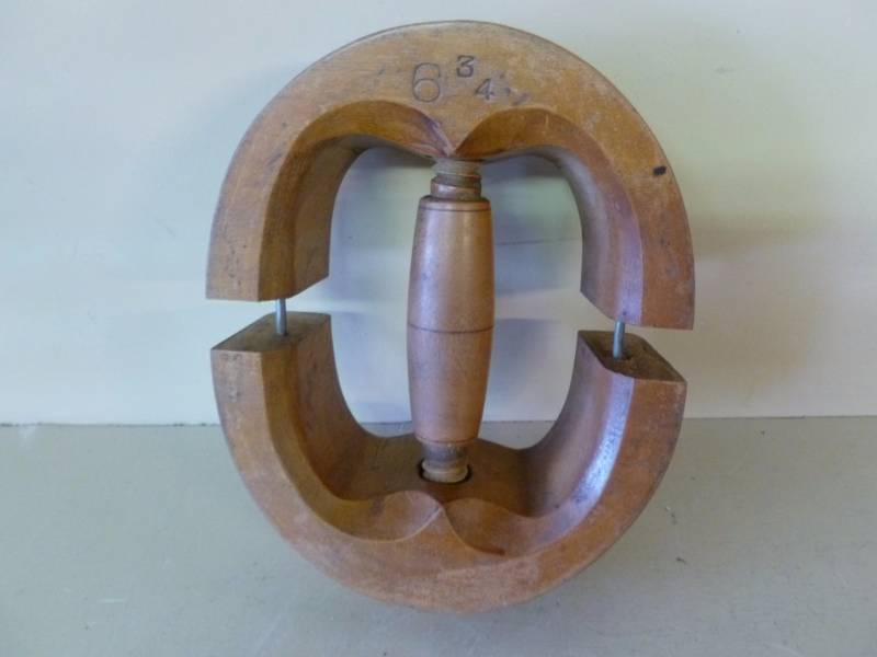 lot 131 image: Vintage Hat Stretcher