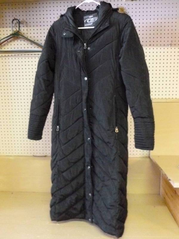 lot 143 image: Ladies Coat