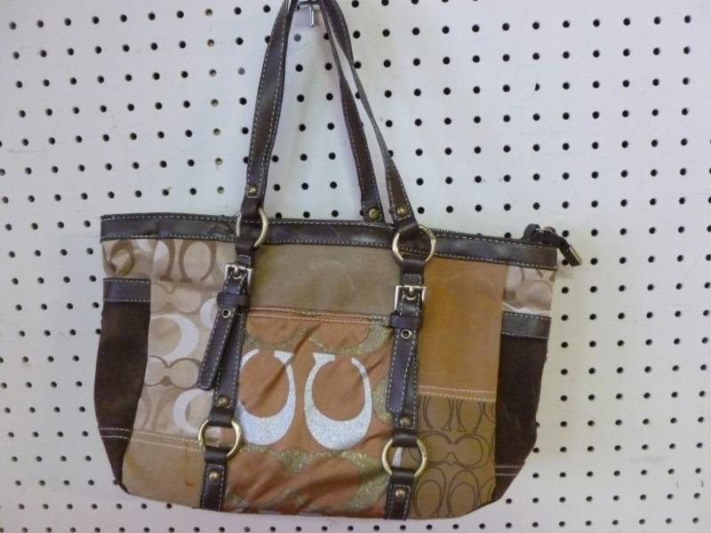 lot 155 image: Coach Purse