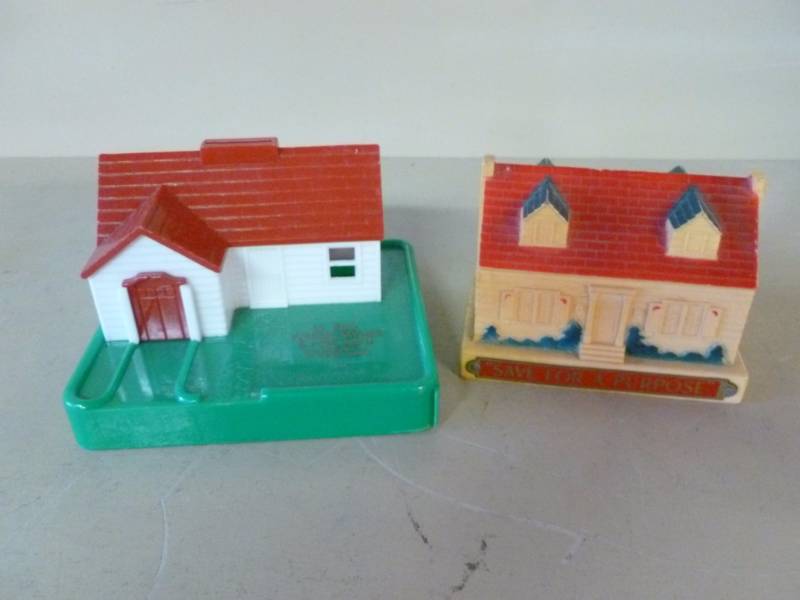 lot 167 image: Vintage Coin Banks