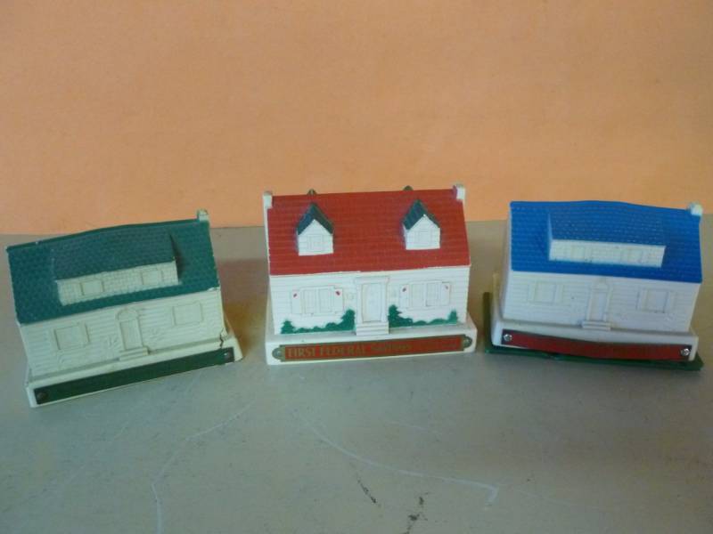lot 177 image: Vintage Coin Banks