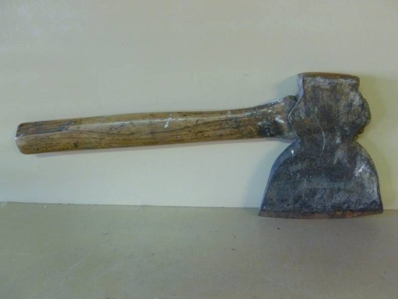 lot 224 image: Hatchet