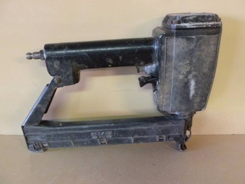 lot 226 image: Senco Staple Gun