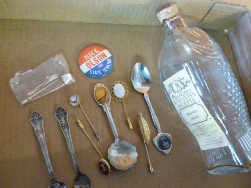 lot 255 image: Souvenir Items