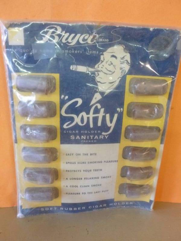 lot 265 image: Vintage Cigar Holders