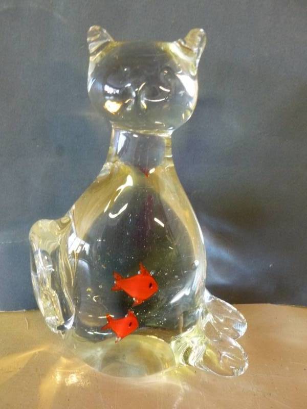 lot 277 image: Paper Weight