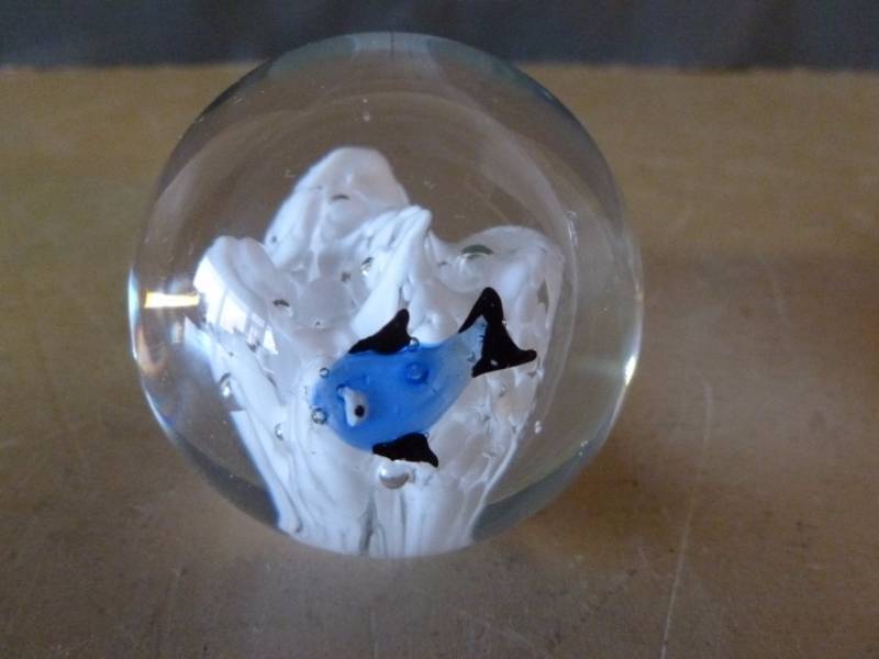lot 280 image: Paper Weight