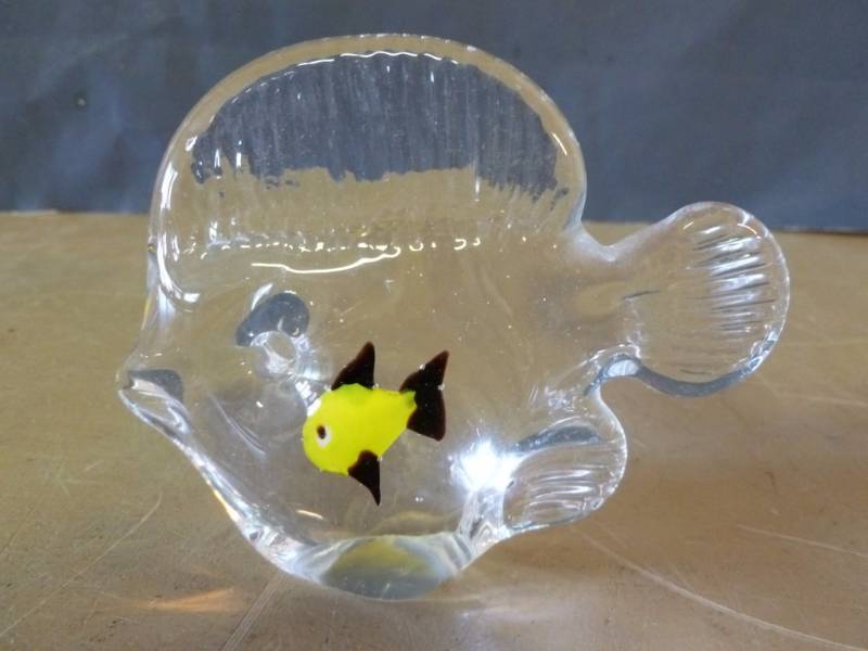 lot 282 image: Paper Weight