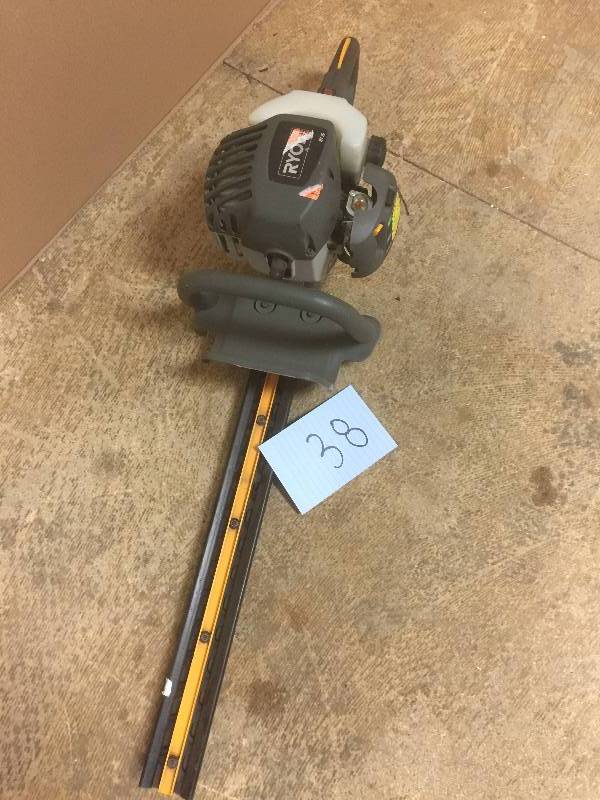 lot 38 image: Ryobi  22 in. 26cc Gas Hedge Trimmer used in working conditions