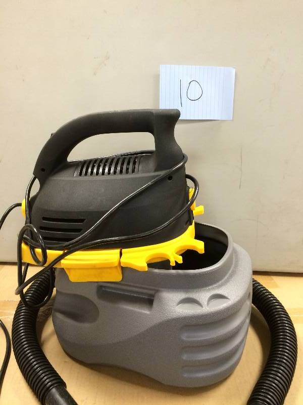 Stinger 2.5 Gal DryWet Vac used in working condition