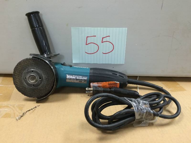 Makita 4 in. 6 Amp Angle Grinder used in good condition