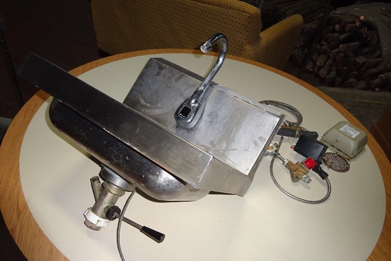 Stainless steel sink