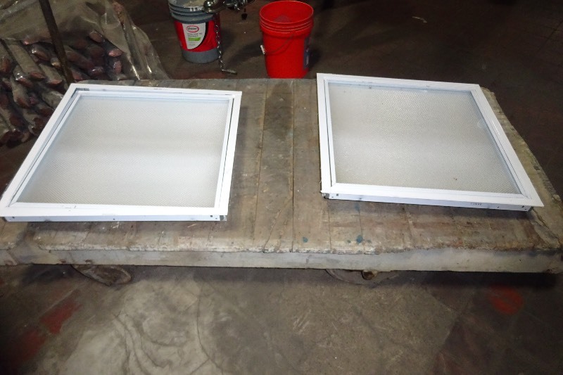 2 resessed flourescent lights