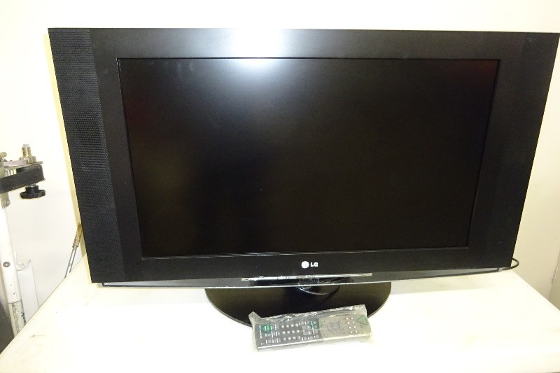 LG 32 Flat Screen TV