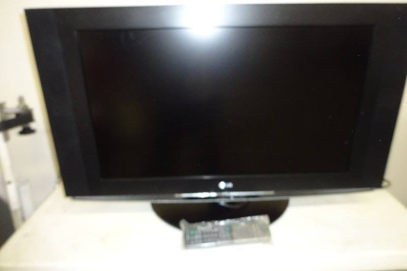 LG 32 Flat Screen TV
