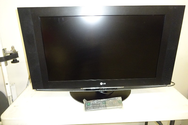 LG 32 Flat Screen TV