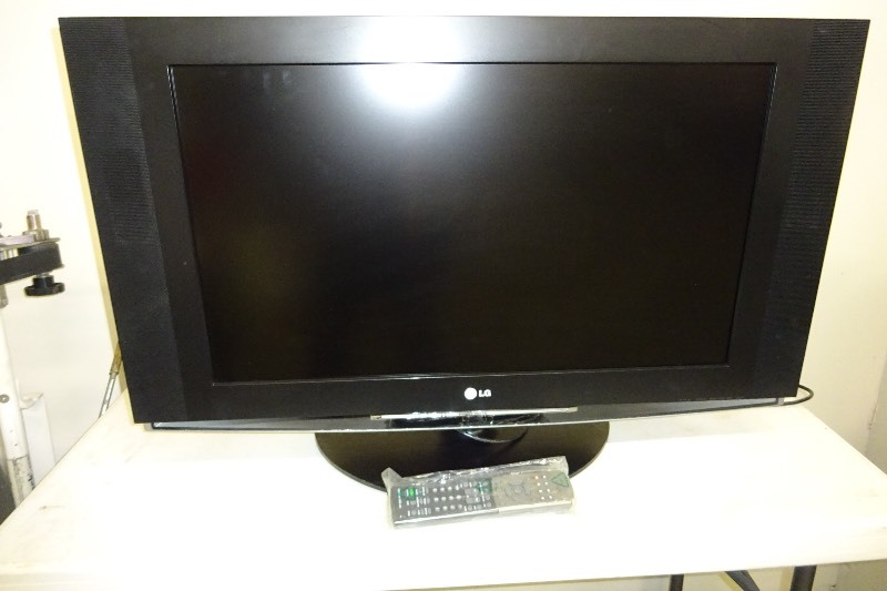 LG 32 Flat Screen TV