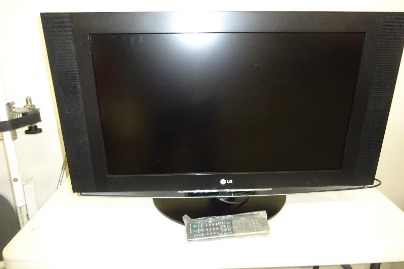 LG 32 Flat Screen TV
