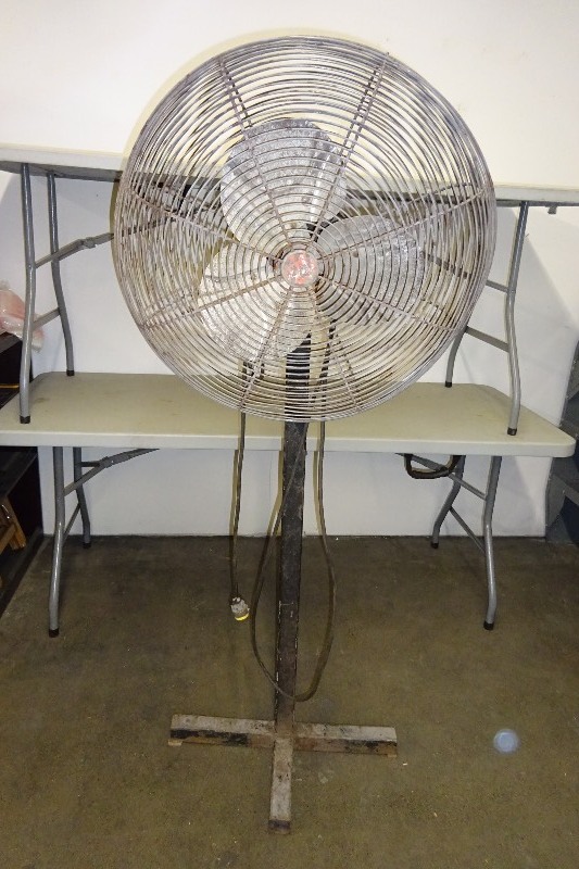 lot 5 image: Floor shop fan