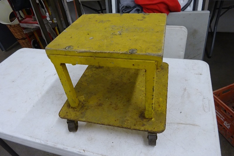lot 15 image: Engine stand with wheel