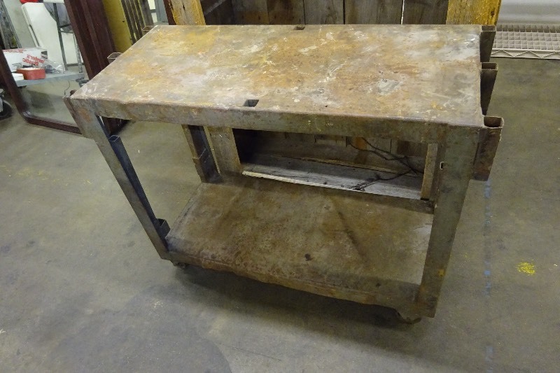 lot 17 image: Shop metal rolling cart
