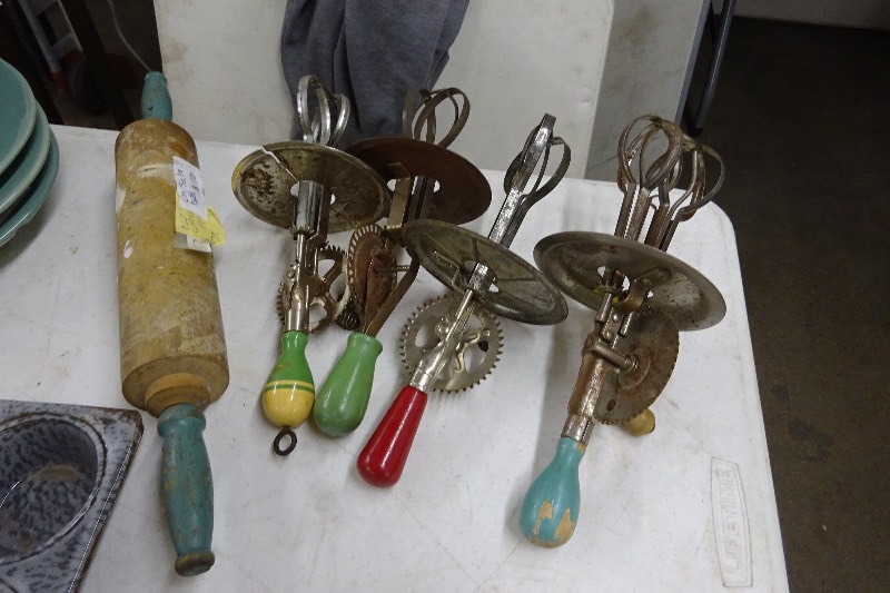 lot 21 image: 4 Vintage beaters