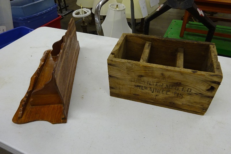 lot 33 image: Vintage wood box and wood shelf