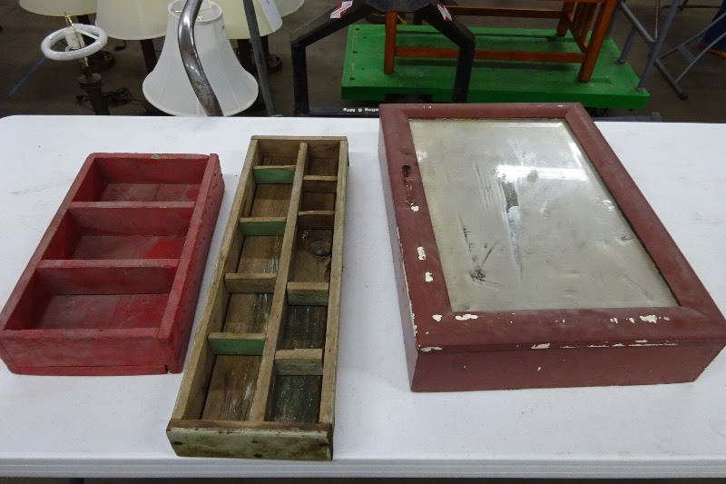lot 35 image: Medicine cabinet and 2 wood shelves