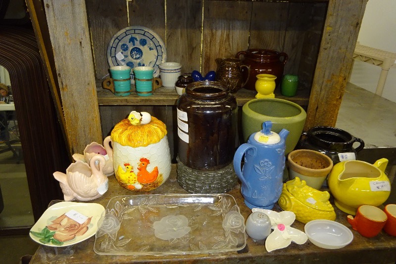 lot 38 image: Variety of Kitchen ware
