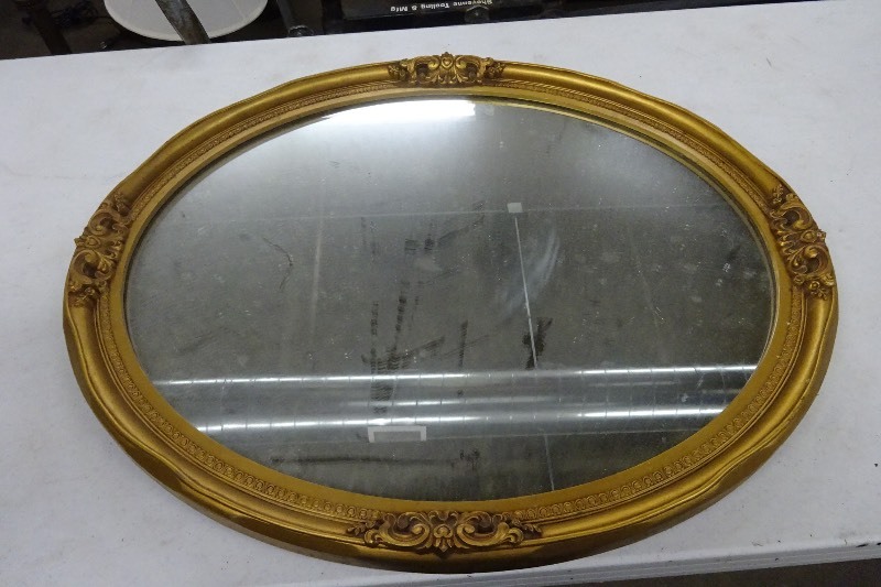 lot 40 image: Vintage Mirror used