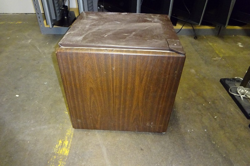 lot 43 image: COMPACT FRIDGE KENMORE