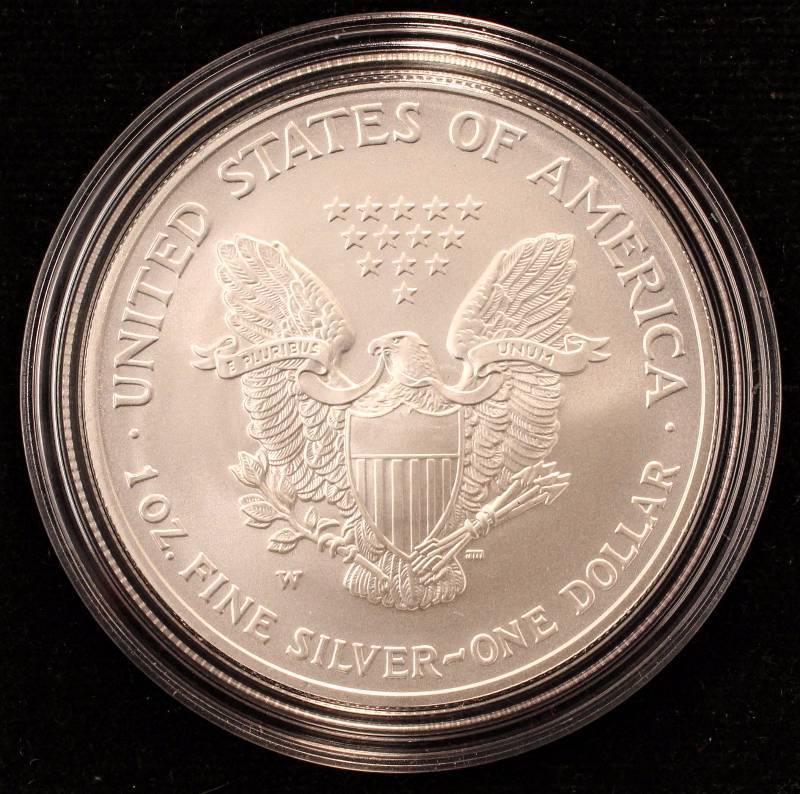 lot 55 image: 2007 AMERICAN SILVER EAGLE 1 TROY OZ. .999 FINE SILVER DOLLAR IN AIRTITE CAPSULE