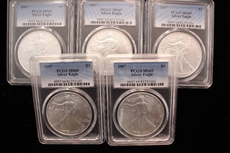 lot 62 image: GROUP OF 5 AMERICAN SILVER EAGLES 2007 - 1 TROY OZ. .999 FINE SILVER MS69 PCGS