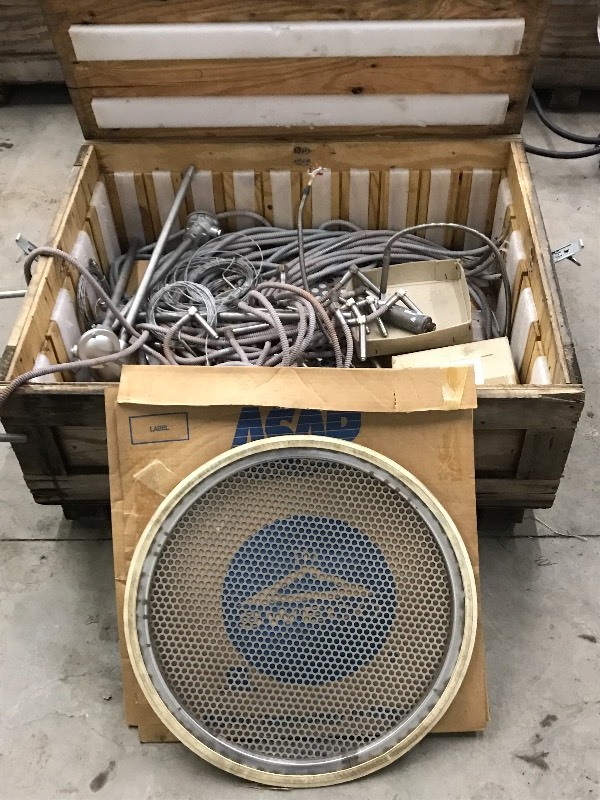 lot 9 image: Heavy Duty 3x4 Wooden Lidded Crat...