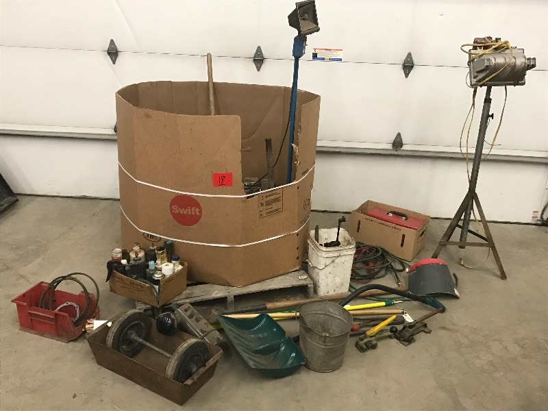 lot 18 image: Pallet Crate Of Assorted Hand Tool...