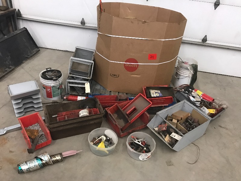 lot 24 image: Pallet Crate Of Assorted Hand Tool...