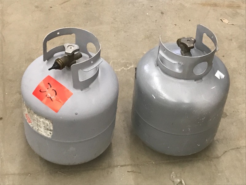 lot 32 image: (2) 20# LP Tanks ...