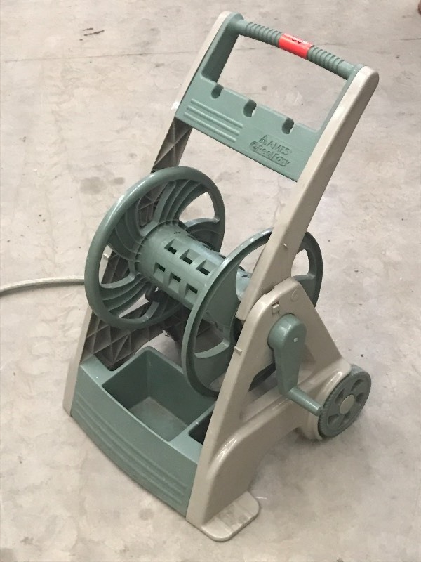 lot 33 image: Ames Easy-Reel Garden Hose Reel ...