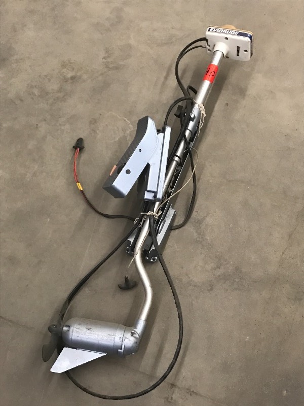 lot 40 image: Evinrude Bow-Mount 12Volt Electric ...