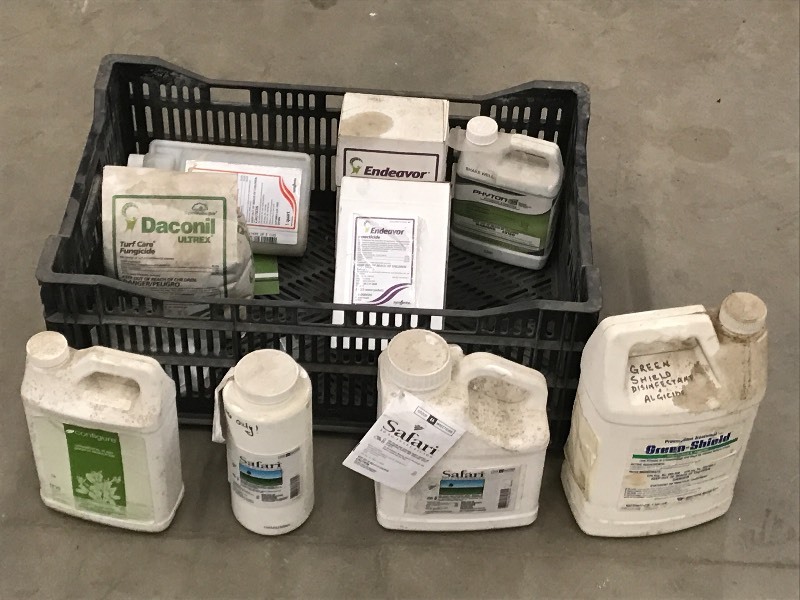 lot 52 image: Tote Of Assorted Fungicide & Algici...