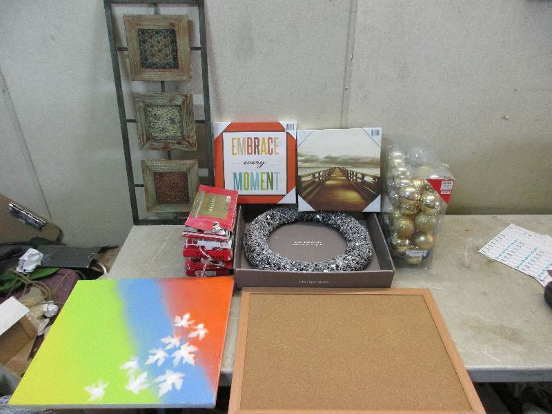 Misc home and holiday decorations - SEE PICTURES