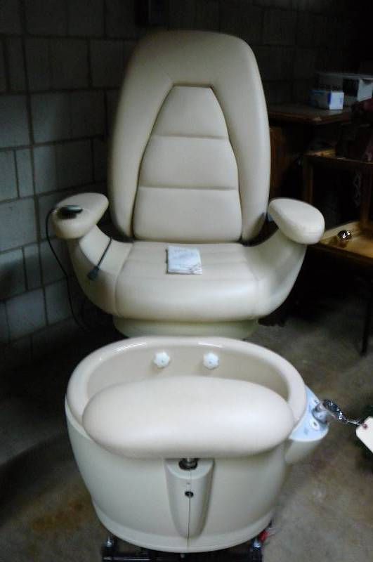 Pedicure Spa Chair & Tub with Heat & Message Like New