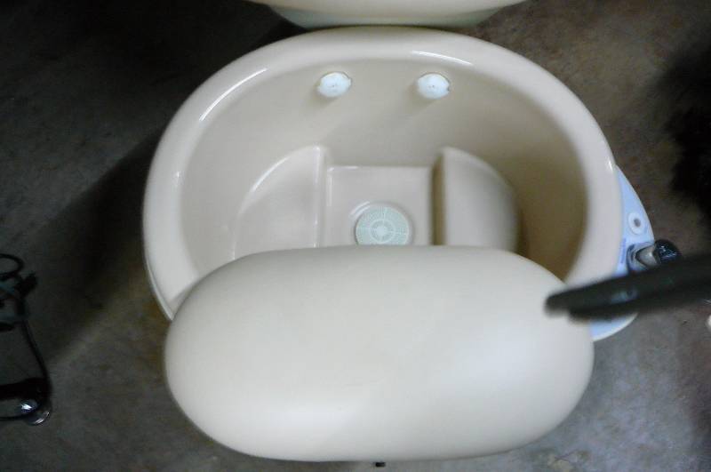 Pedicure Spa Chair & Tub with heat & Message like New