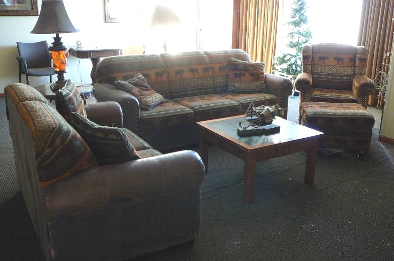 4 pc Moose Pattern Living Room Set